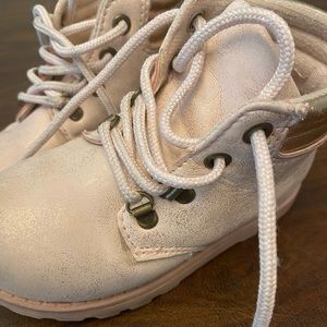 Carter’s toddler boots, size 7
